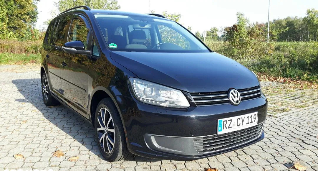 samochody osobowe Volkswagen Touran cena 36800 przebieg: 240000, rok produkcji 2011 z Bytom